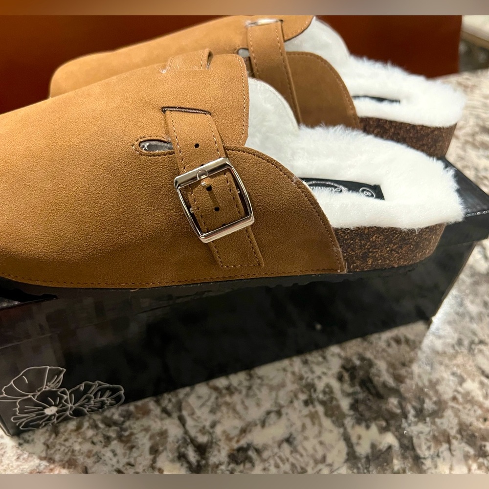 Fur lined clogs😍